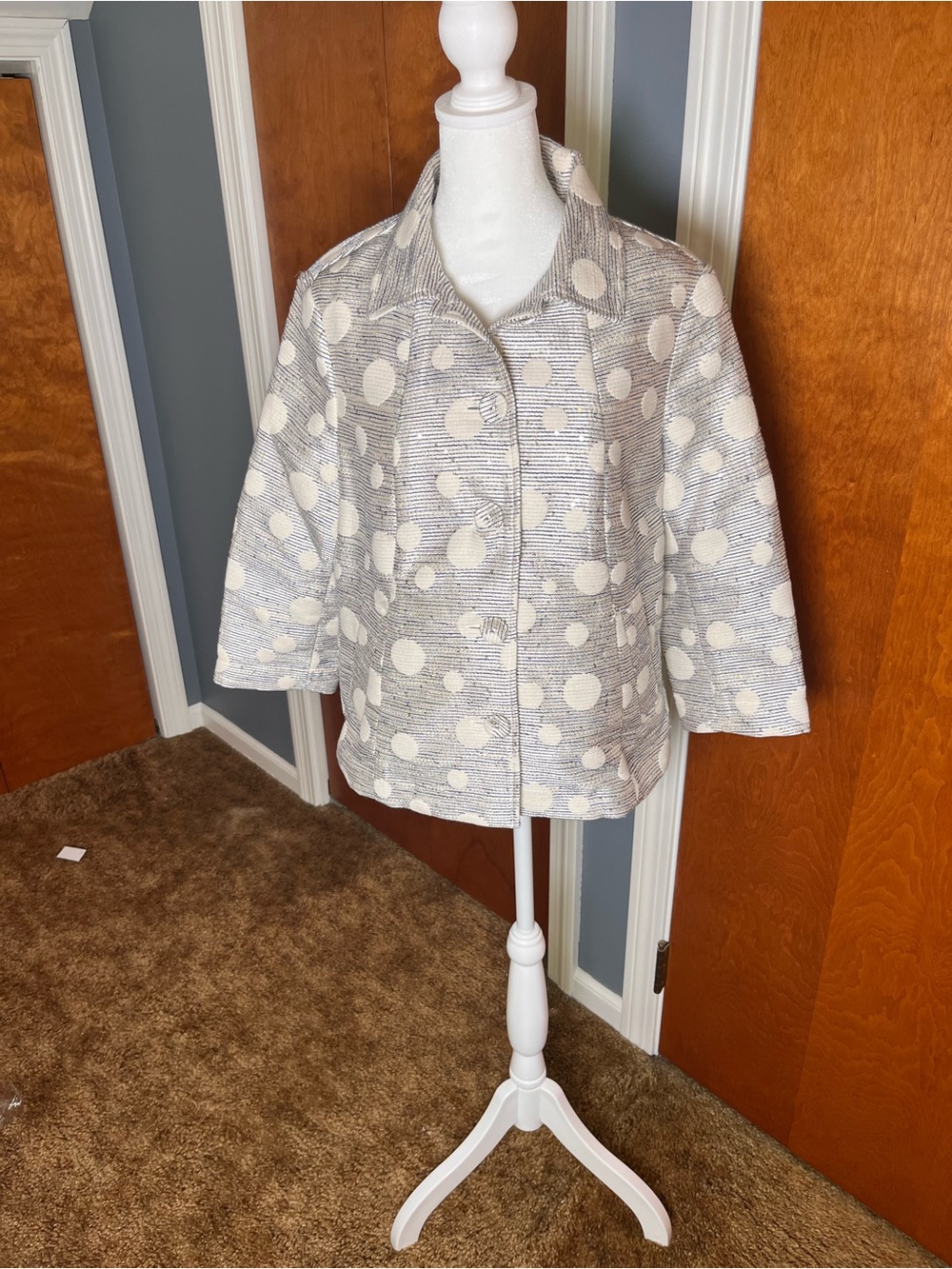Chico's White Polka Dot Textured Cropped Jacket. Size 1.